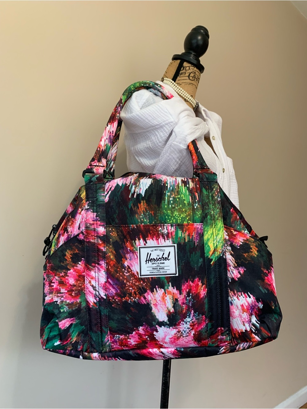HERSCHEL SUPPLY CO. Pixel floral oversized Strand Sprout LNWOT duffle bag